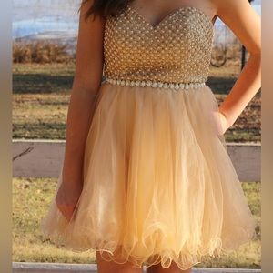 Size 6 Gold Blush Prom semi dress